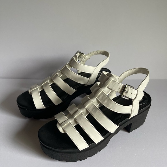 Steve Madden Black and White Platform Sandals - Picture 1 of 8